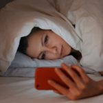 Stress und Schlaf: Warum sich deine Schlafprobleme selbst verstärken