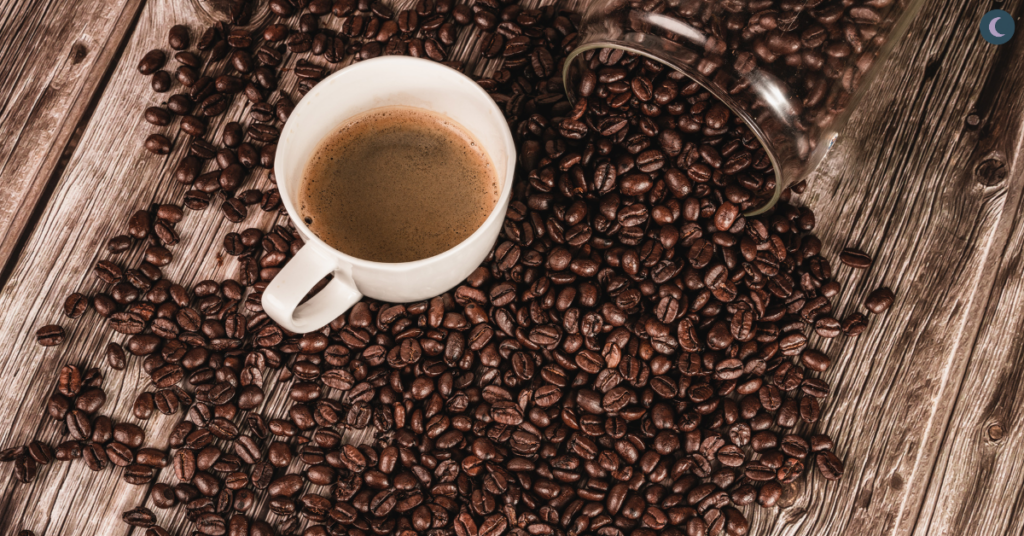 Koffein und Schlaf: Wie lange Kaffee dich wirklich wach hält